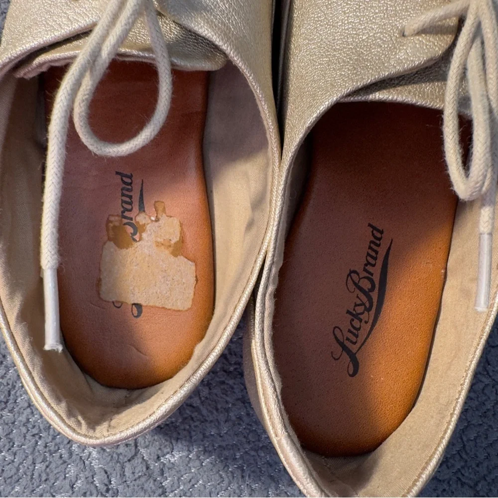 Lucky Brand Women's Gold Leather Oxford shoes, women’s 6 - Picture 3 of 9